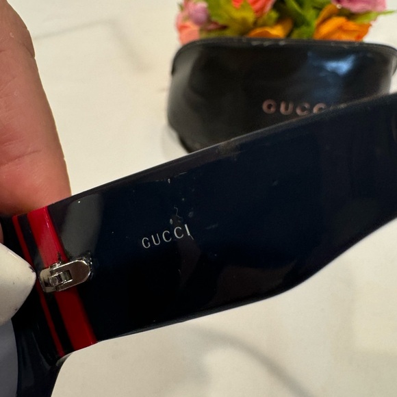 Authentic Gucci sunglasses with case - Picture 5 of 10